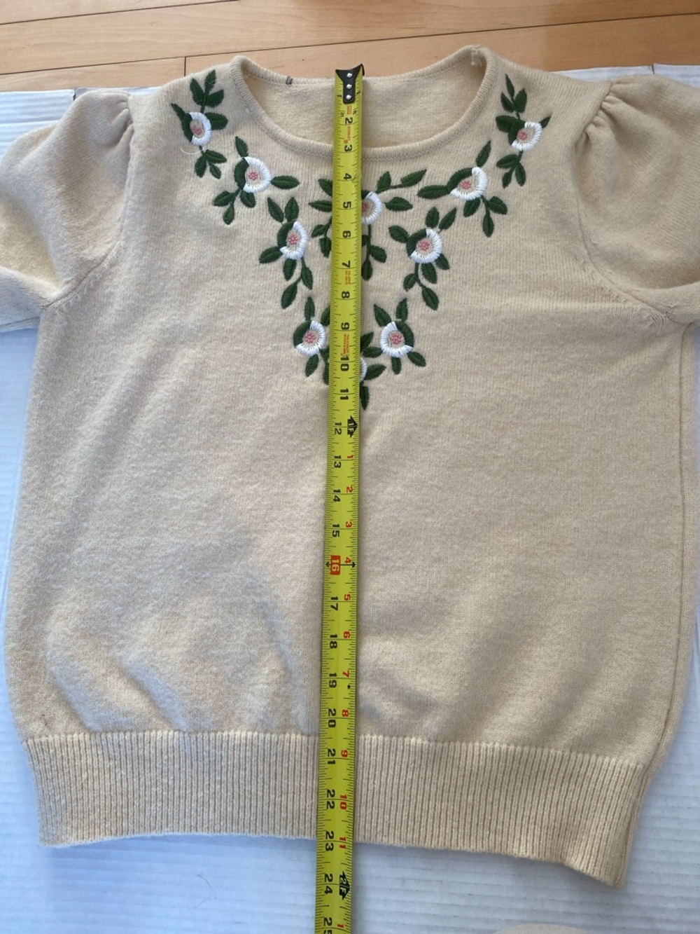 STUNNING VINTAGE Floral Embroidered round neck Sweater w puff sleeves Sze Medium - Picture 7 of 16